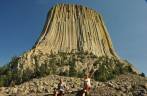 Visita à impressionante torre de pedra chamada Devil's Tower, em Wyoming, nos Estados Unidos
